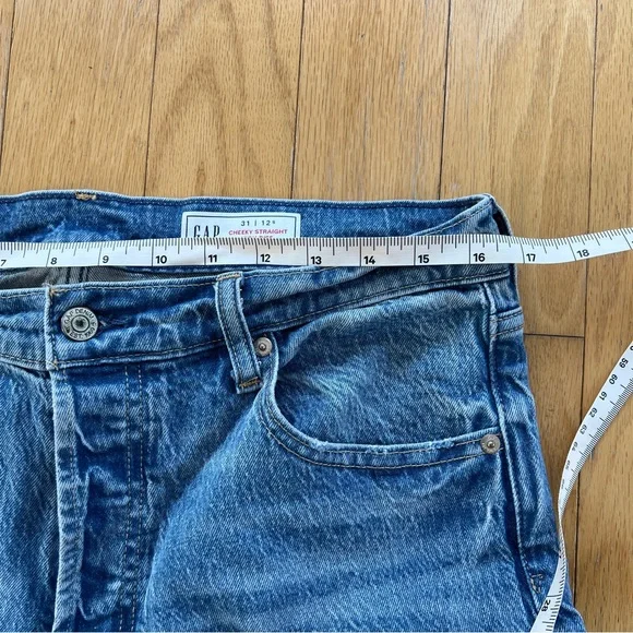 GAP women’s Cheeky Straight High Rise Jeans - Picture 4 of 9